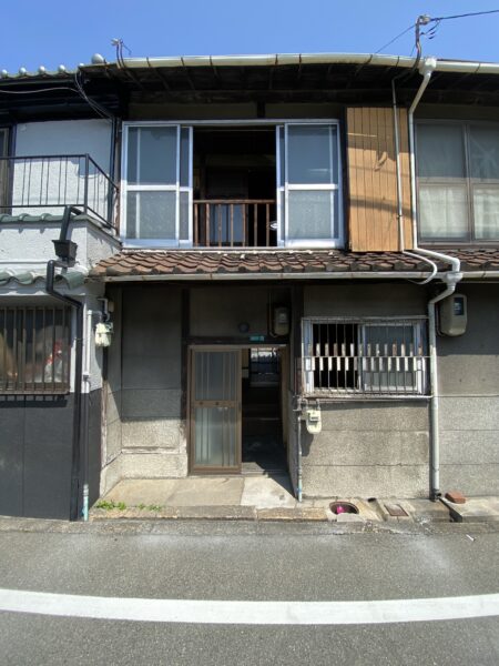 （倉庫や作業スペースにオススメ！）大阪府大阪市東成区深江北・長らく倉庫として使われていた風呂なし２階建て一軒屋（テラスハウス）物件です！！