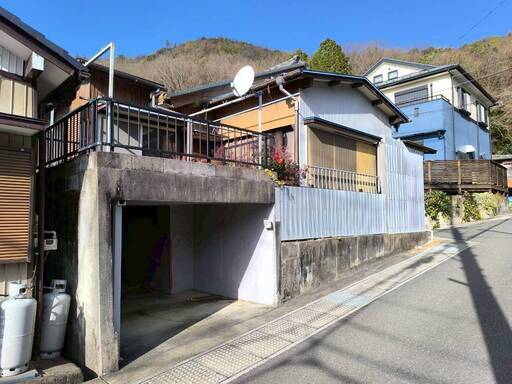 岐阜県岐阜市諏訪山・日当たり良さそうなベランダと車庫付き平屋物件です！！