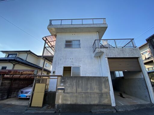 再募集！（広い屋上付き物件！！）茨城県日立市石名坂町・シャッター付きの駐車場×2と屋上がある2階建て一軒家！！戸建てに激安で住めるチャンス！