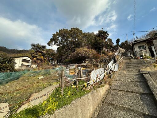 （廃墟集落の募集です(ﾟдﾟ)！）広島県尾道市因島土生町・9軒中8軒が空き家の集落にある母屋となるお屋敷風2階建て戸建て物件！！