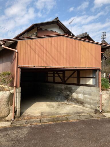 （ちょっと訳ありです…(-_-;)）岐阜県岐阜市大洞桐ヶ丘・車庫＋庭付きの２階建て一軒家！！